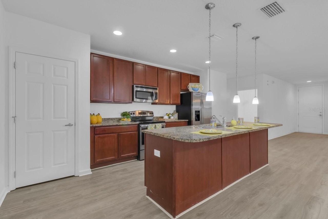 2943 Casabella Dr - Photo 3 of 18