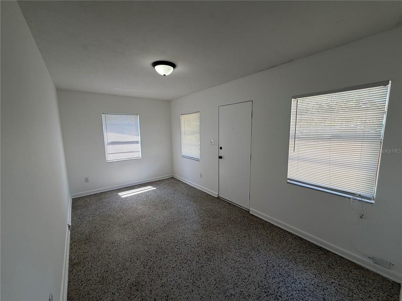 2109 S Mills Ave - Photo 2 of 14