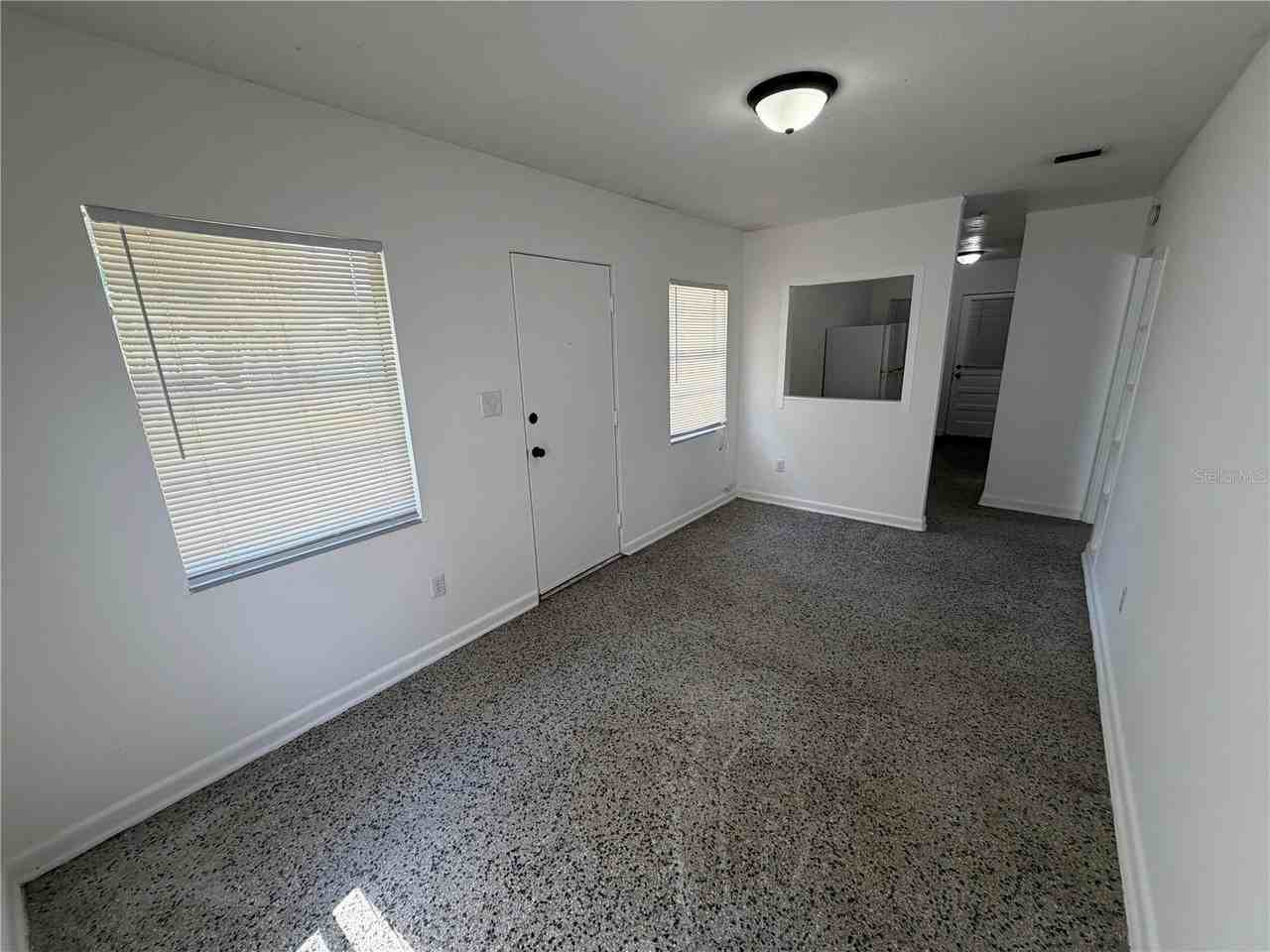 2109 S Mills Ave - Photo 3 of 14