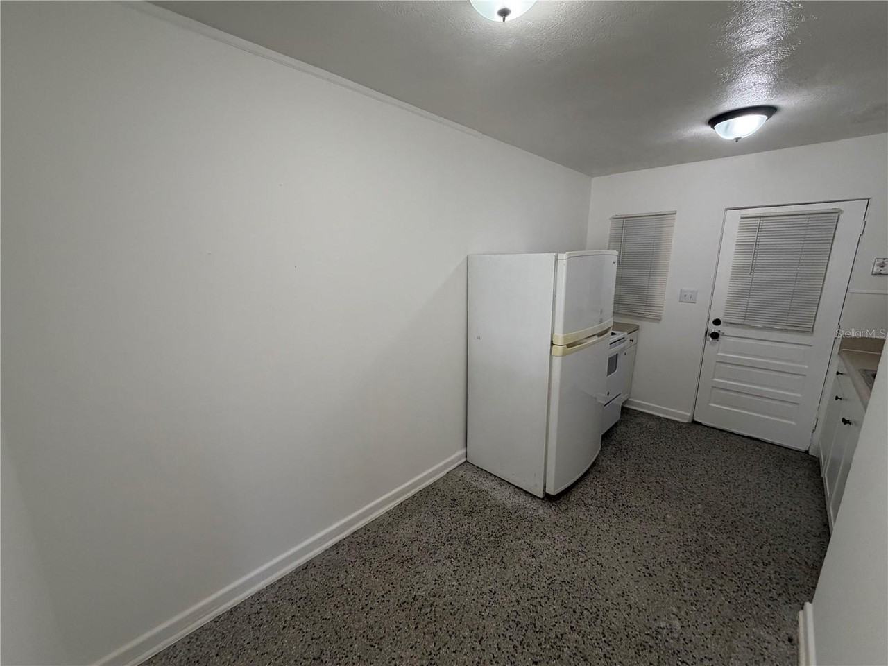 2109 S Mills Ave - Photo 4 of 14