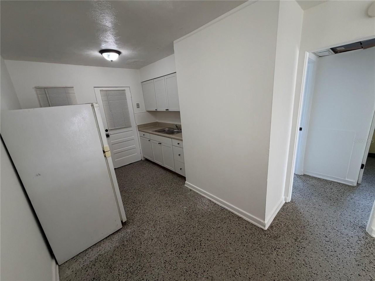 2109 S Mills Ave - Photo 5 of 14