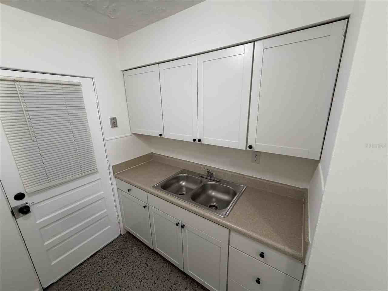 2109 S Mills Ave - Photo 7 of 14
