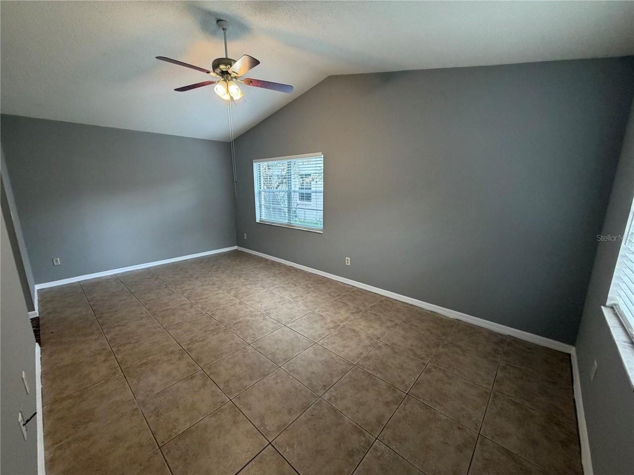 2415 Cedar Ave #B - Photo 4 of 13