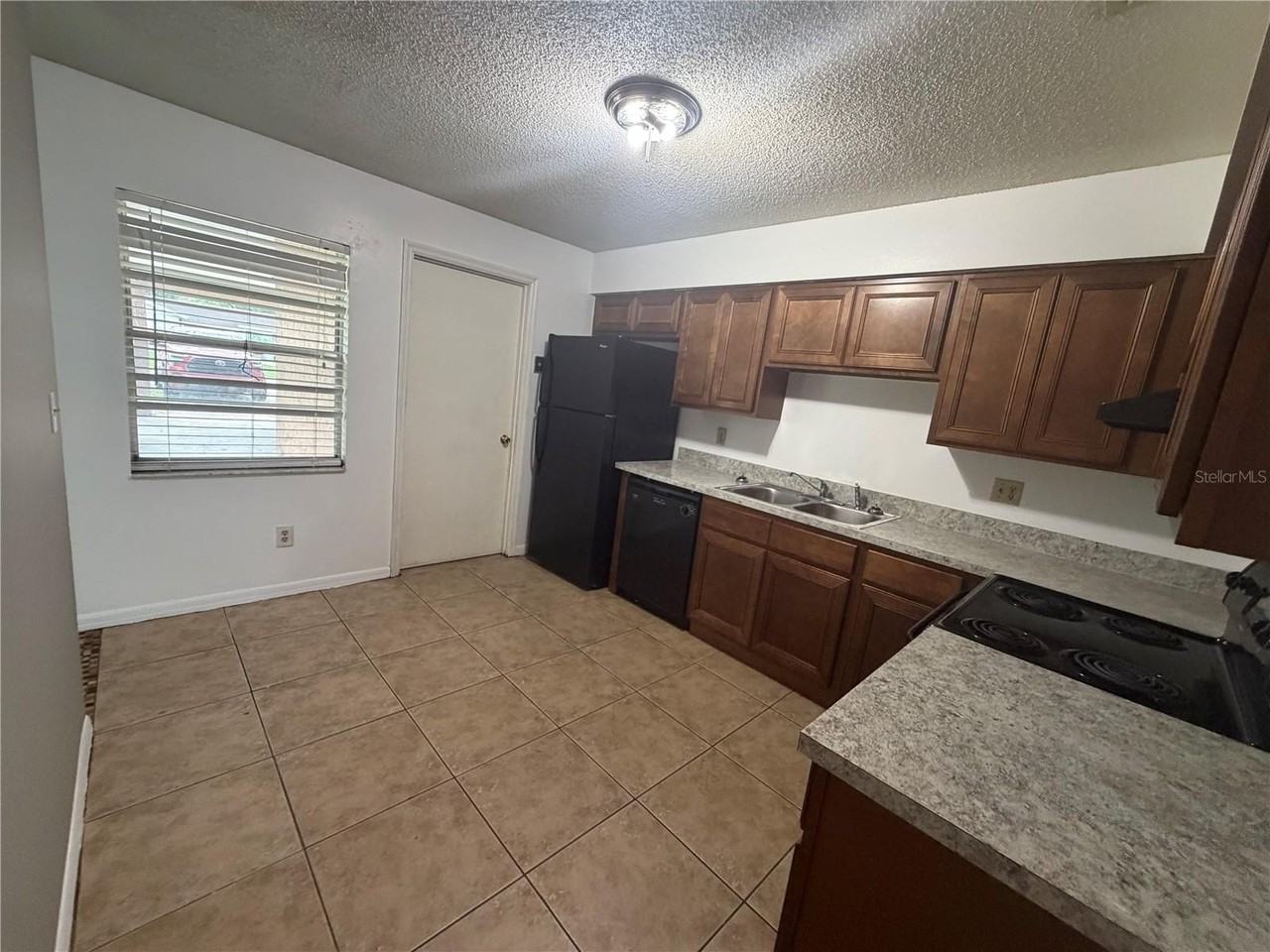 2415 Cedar Ave #B - Photo 5 of 13