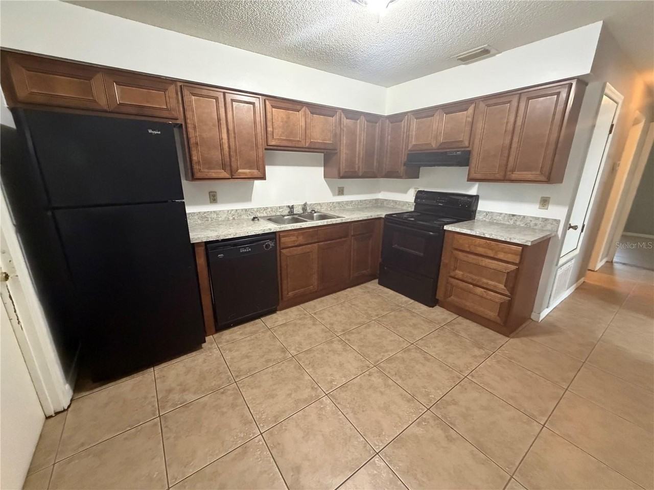 2415 Cedar Ave #B - Photo 6 of 13