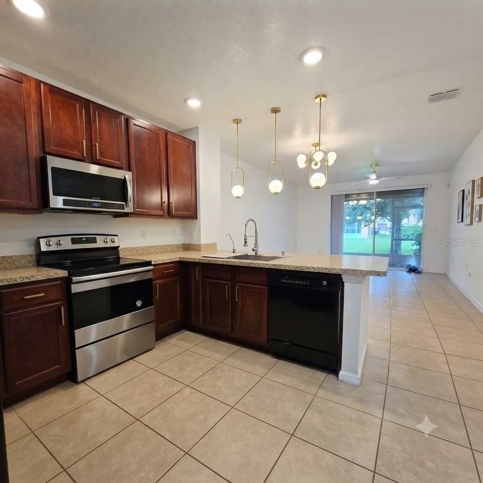 1561 Chelsea Dr - Photo 2 of 25