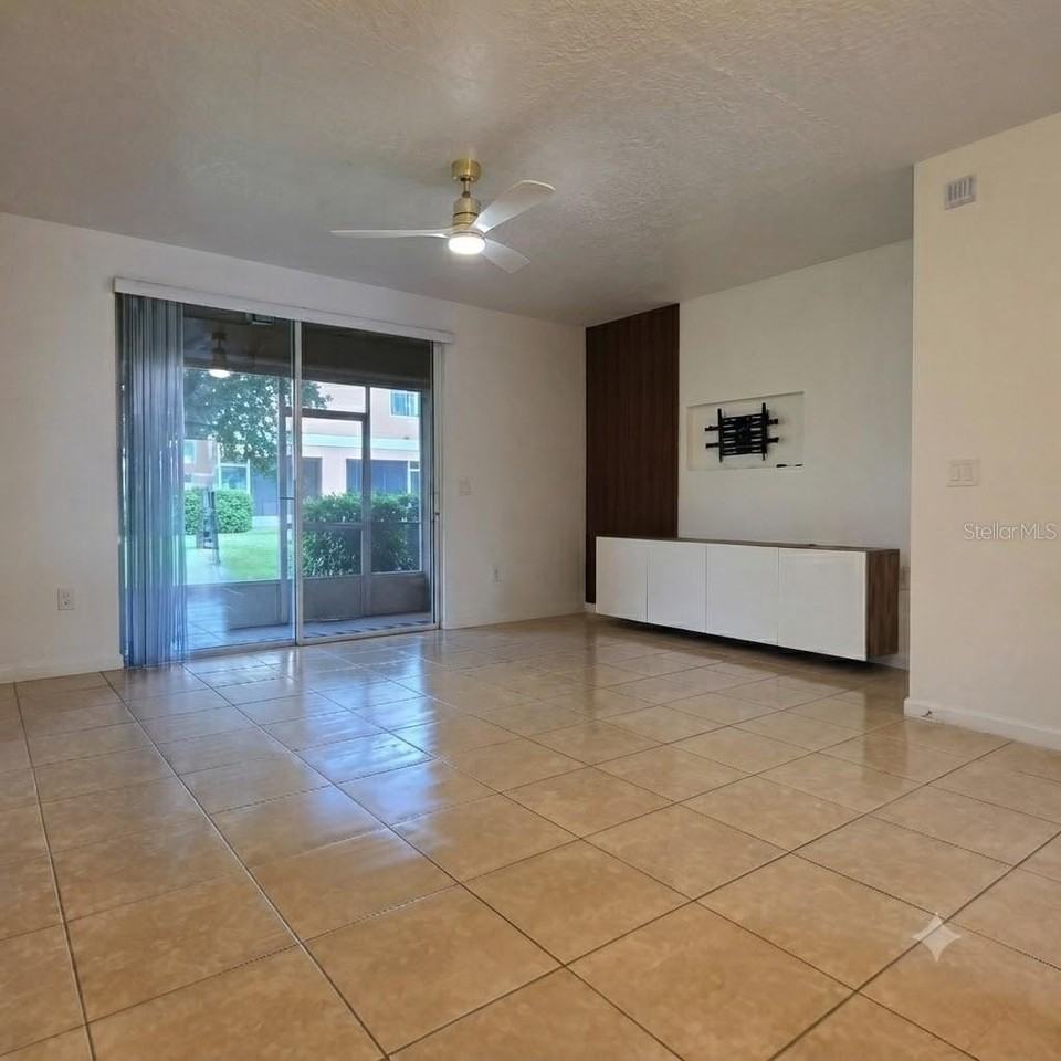 1561 Chelsea Dr - Photo 3 of 25