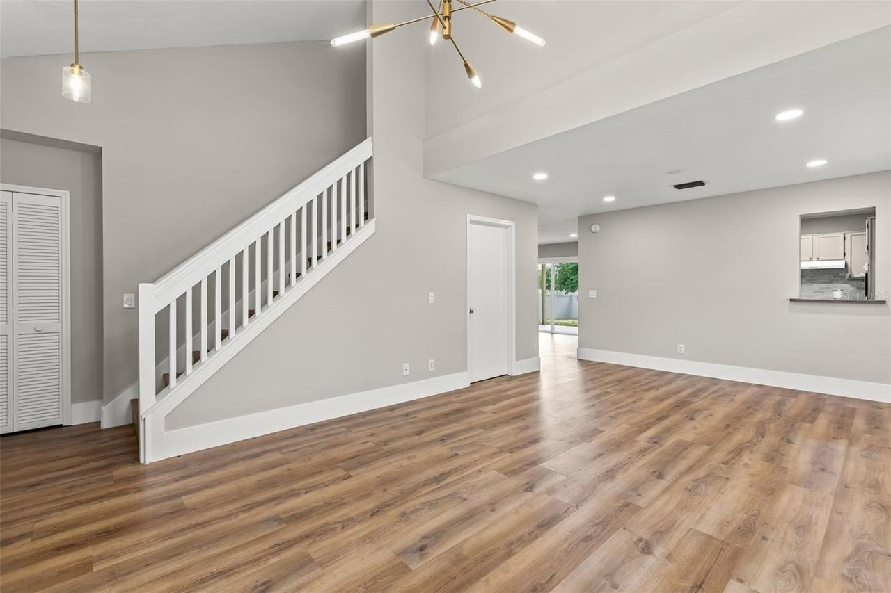 11462 Commercial St - Photo 6 of 43
