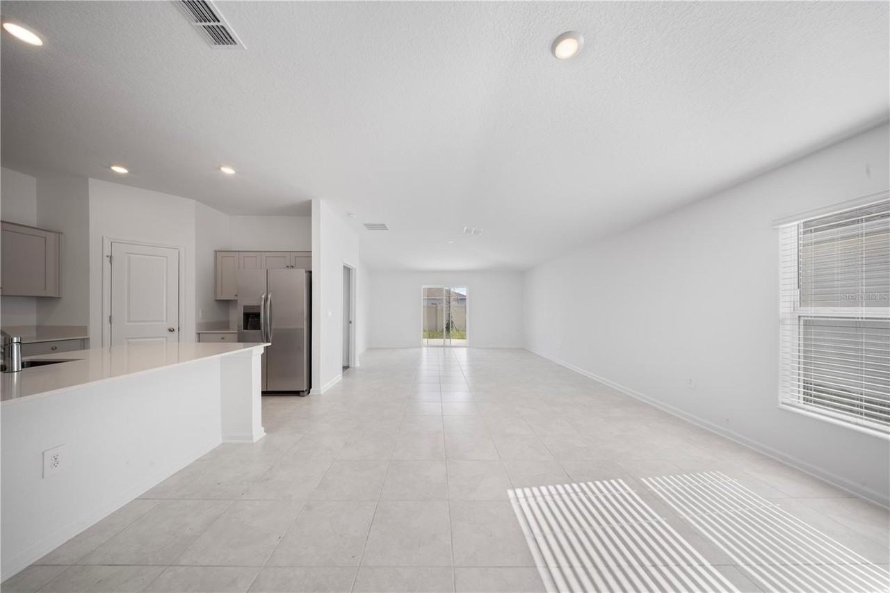 501 Sea Turtle Ln - Photo 3 of 18
