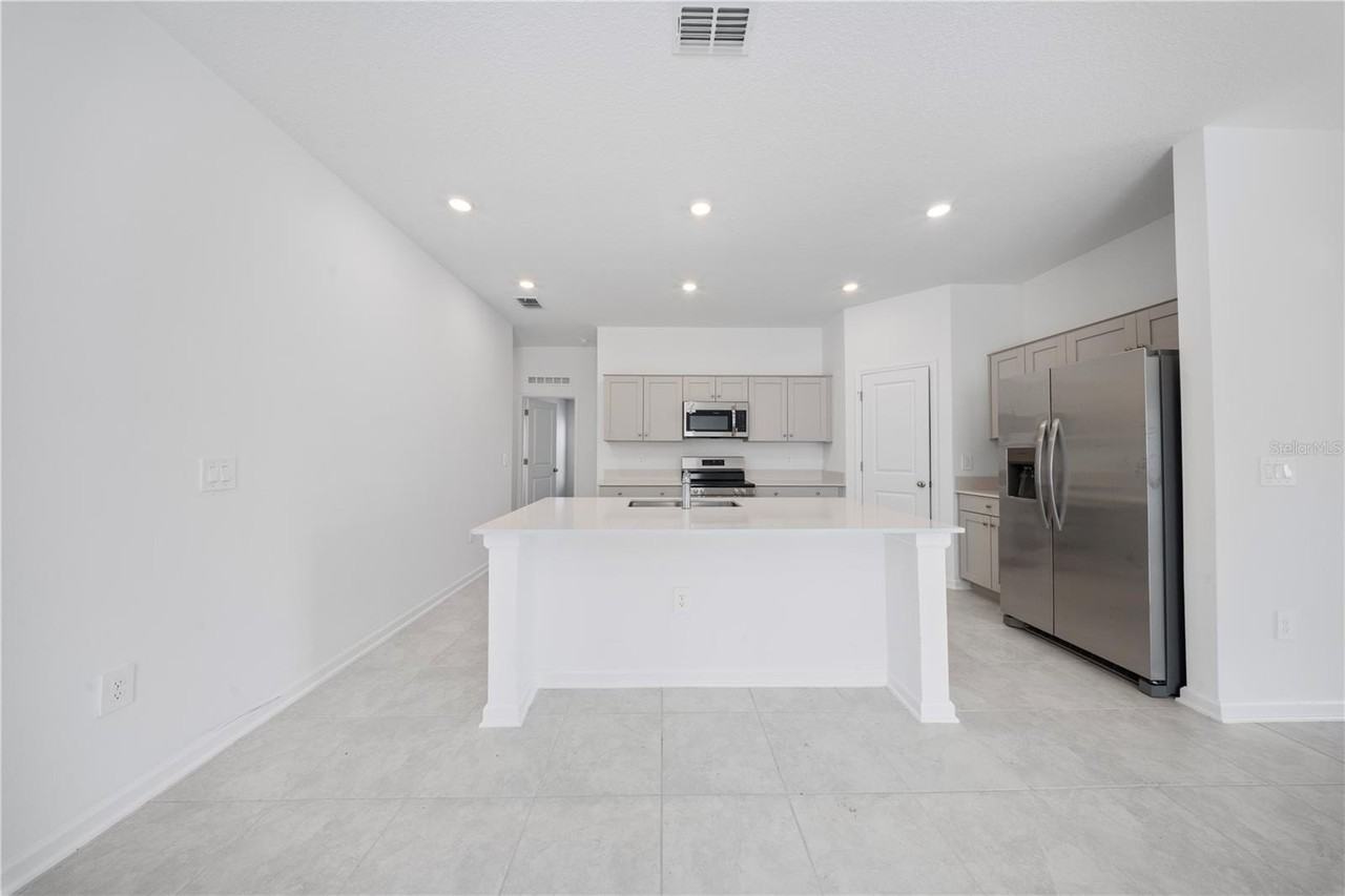 501 Sea Turtle Ln - Photo 4 of 18