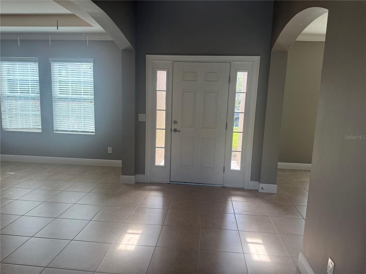 3128 Amalfi Dr - Photo 2 of 34