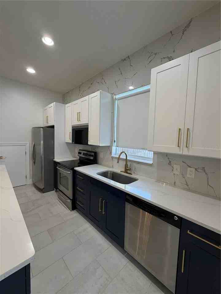 3007 E Central Blvd #3007 - Photo 4 of 50