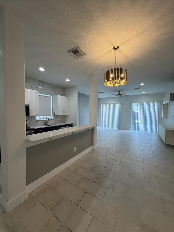 3007 E Central Blvd #3007 - Photo 6 of 50