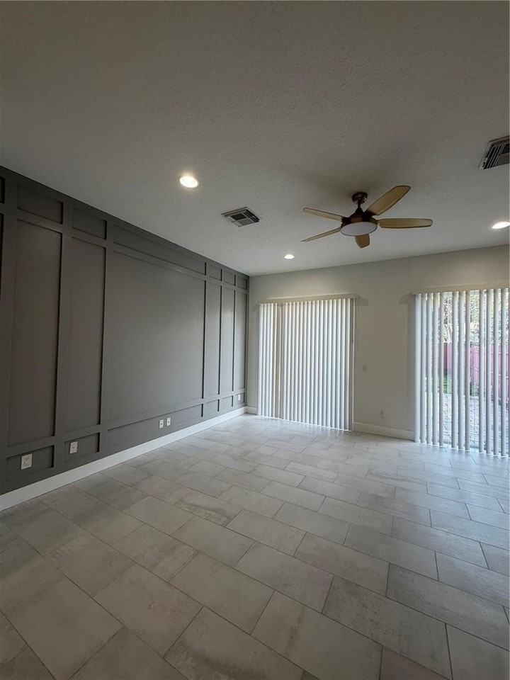 3007 E Central Blvd #3007 - Photo 7 of 50
