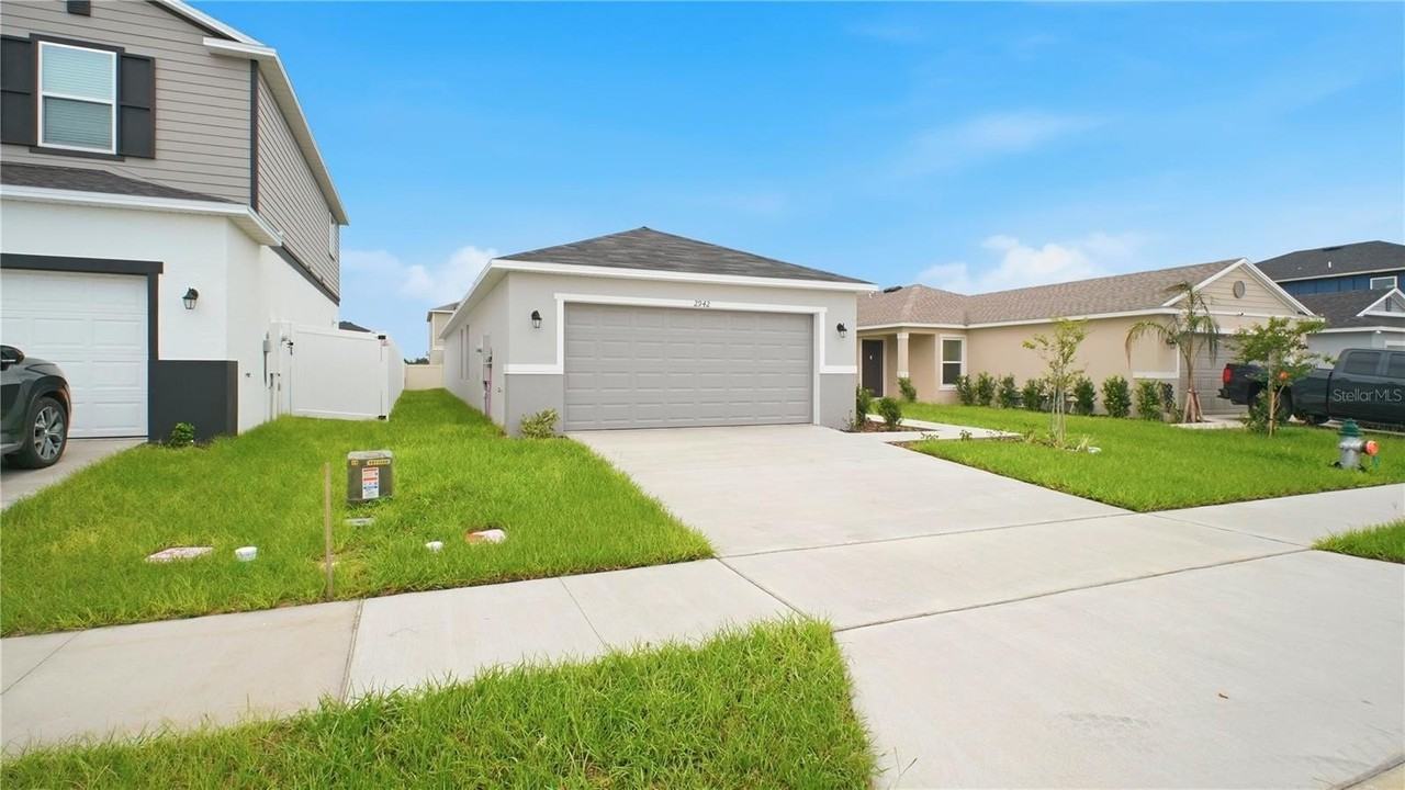 2942 Lavanda Dr - Photo 3 of 48