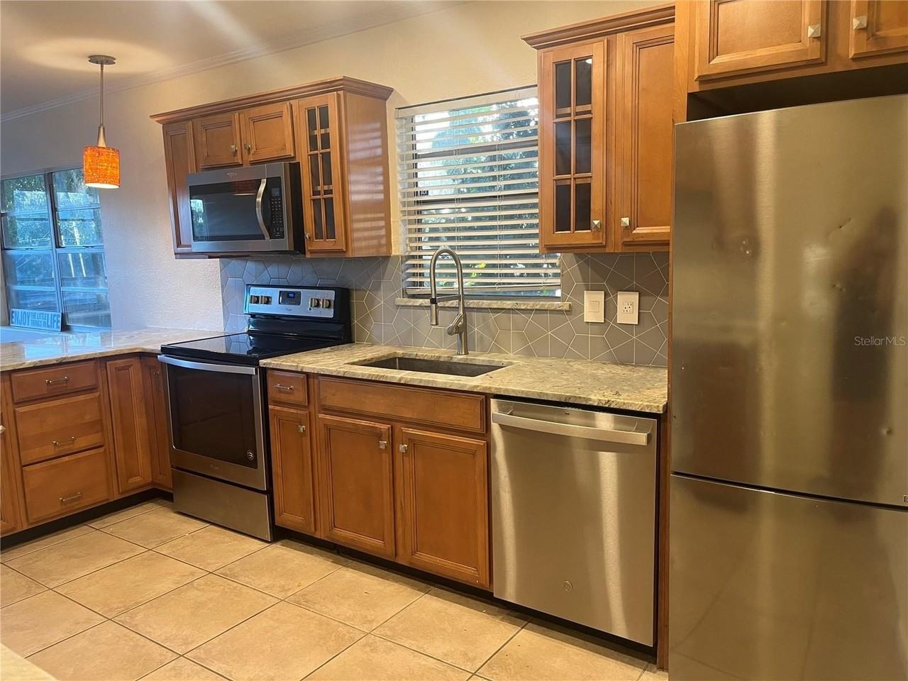 1315 E Central Blvd - Photo 2 of 13