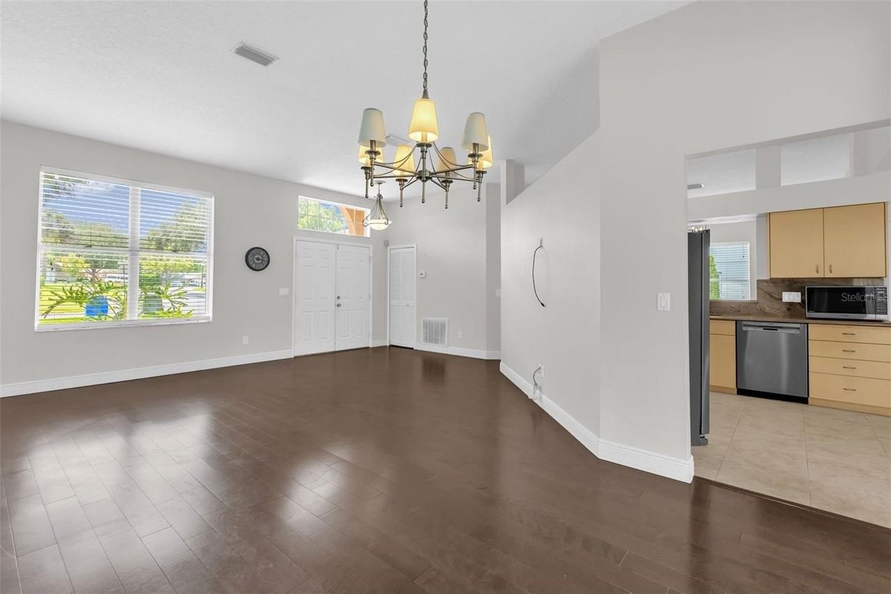 1041 Gould Pl - Photo 2 of 32