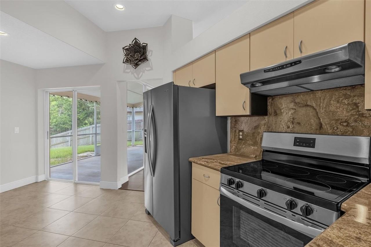 1041 Gould Pl - Photo 7 of 32