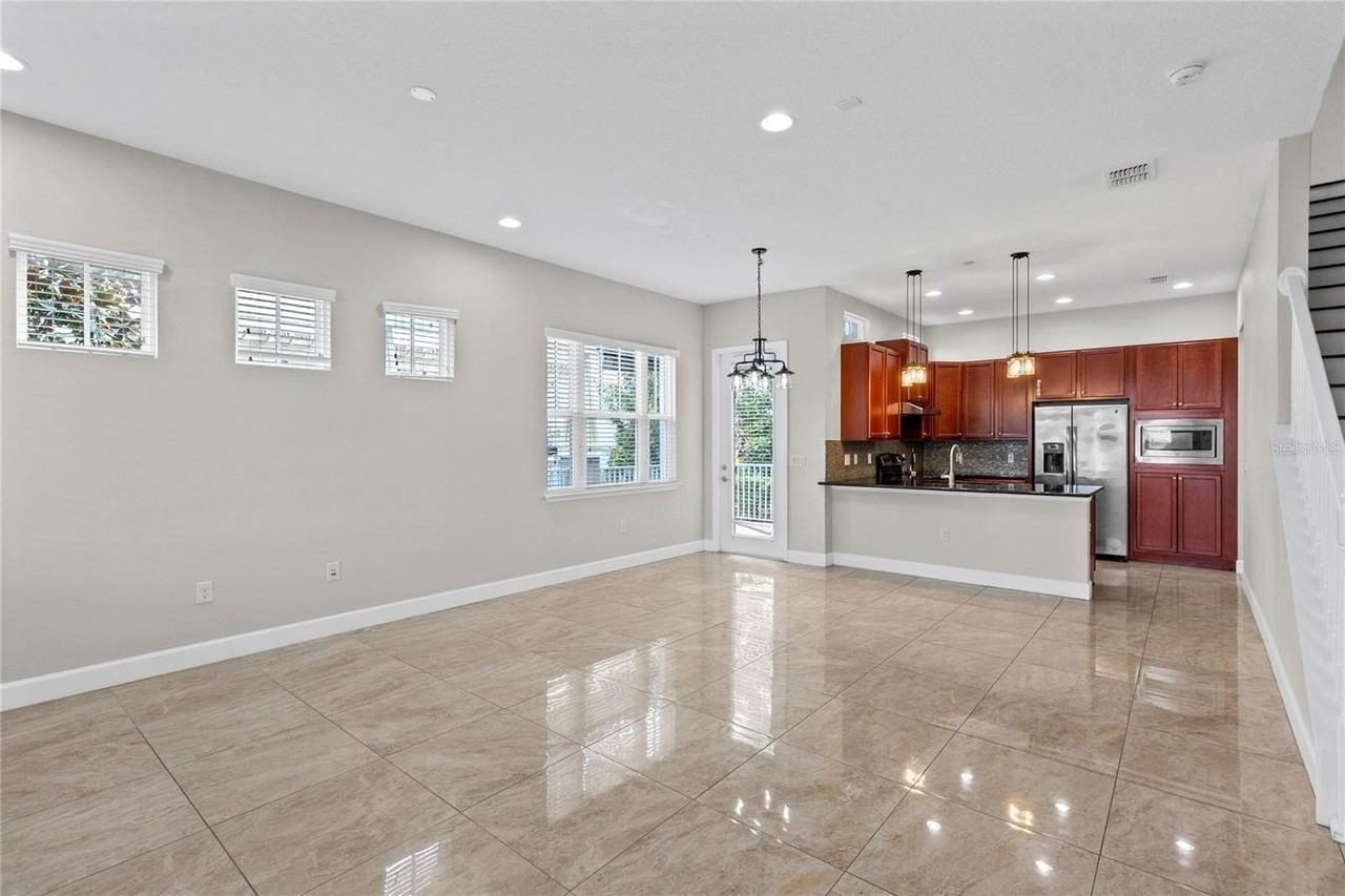 13775 Benavente Ave - Photo 4 of 34