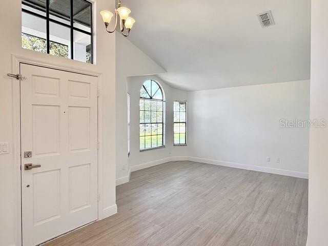 553 Walnut Grove Pl - Photo 5 of 33