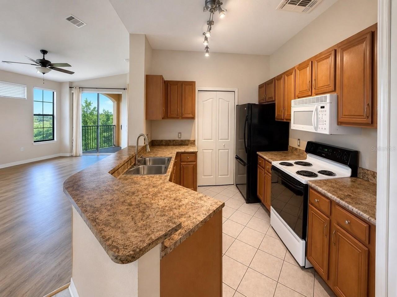 6157 Metrowest Blvd #308 - Photo 4 of 14