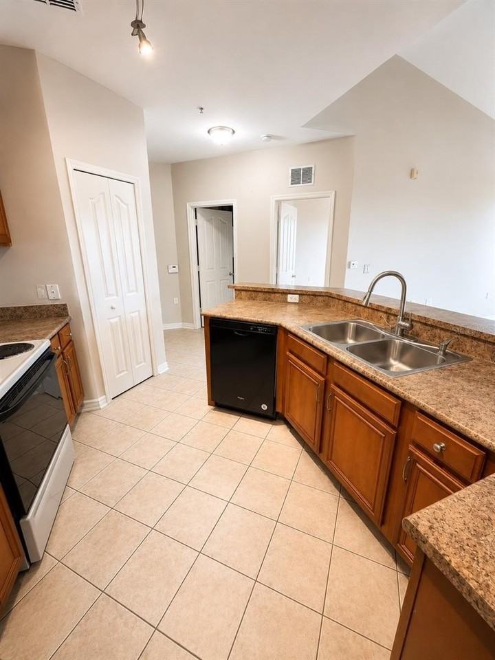 6157 Metrowest Blvd #308 - Photo 5 of 14