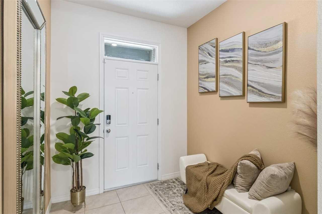 1707 Wooden St - Photo 2 of 18