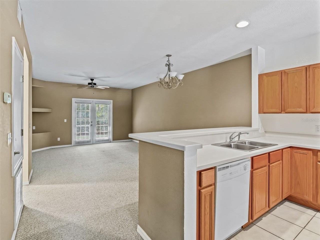 231 Ne 28th Ave #309 - Photo 5 of 38