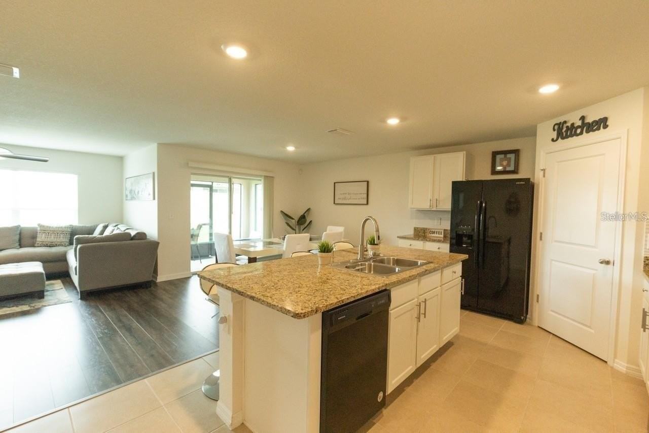 8687 Sw 49th Ter - Photo 5 of 28