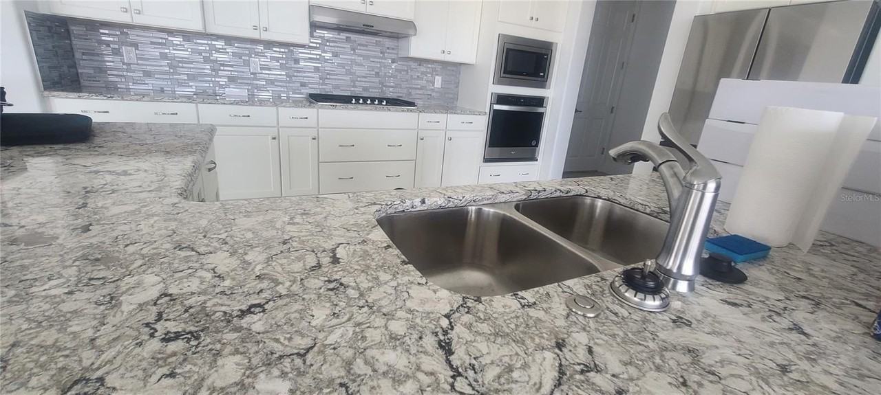 9754 Sw 103rd Ave - Photo 5 of 19