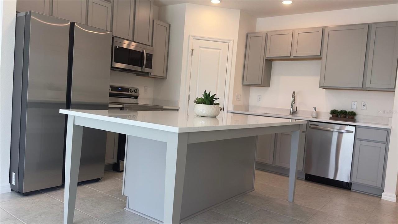 3879 Academia Ave - Photo 4 of 26