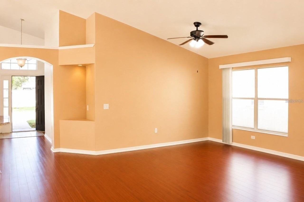 145 Thornbury Dr - Photo 3 of 15