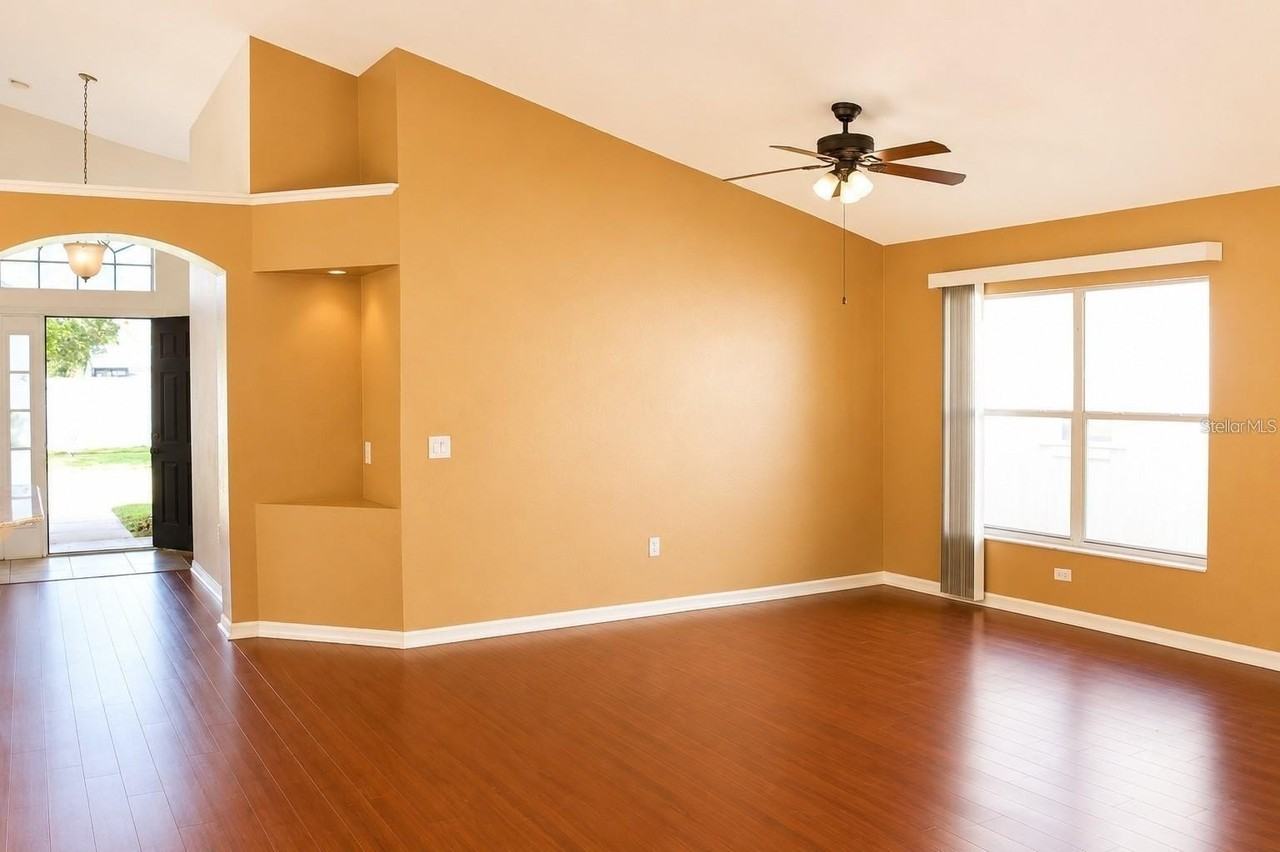 145 Thornbury Dr - Photo 4 of 15