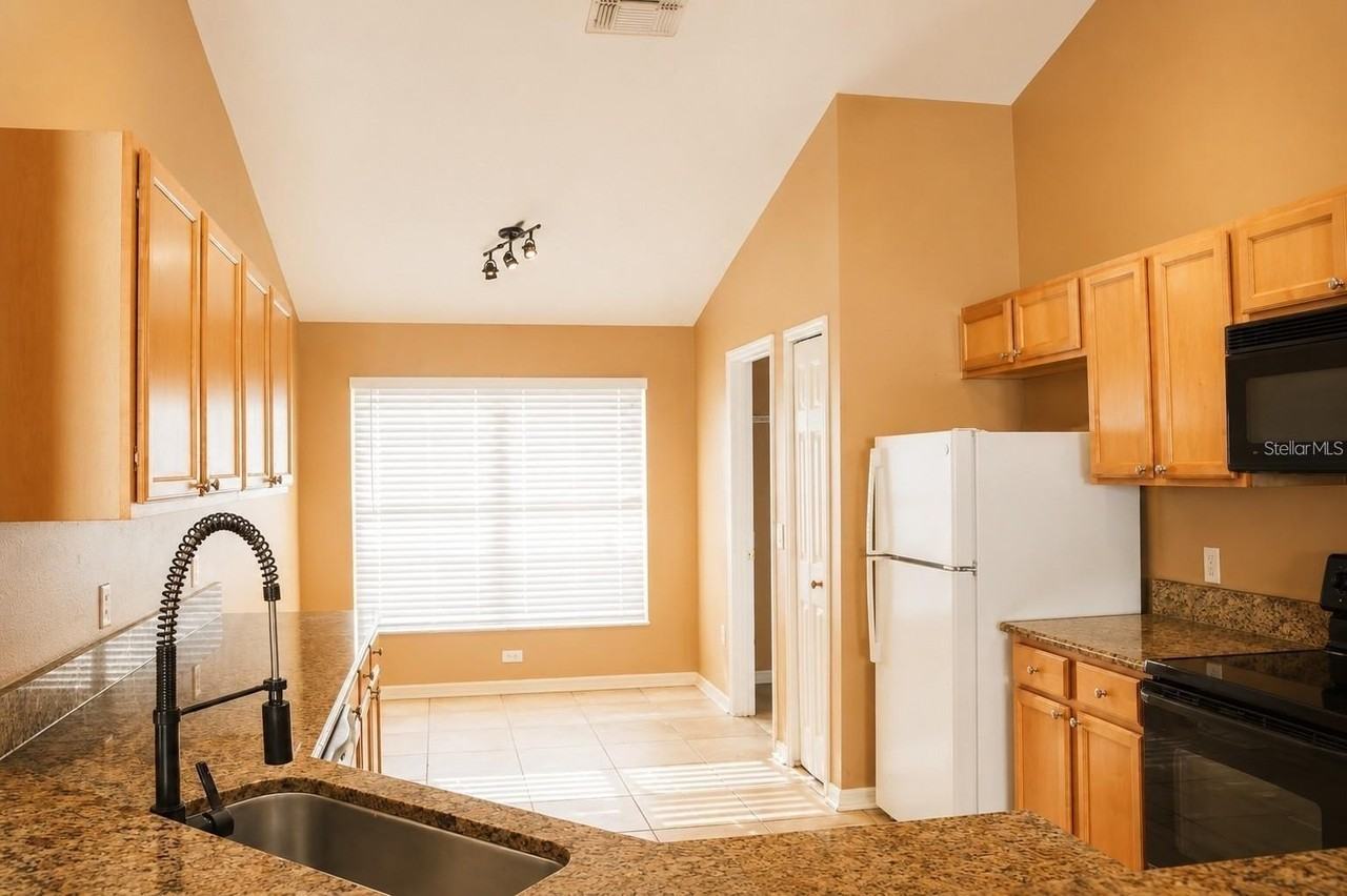 145 Thornbury Dr - Photo 6 of 15