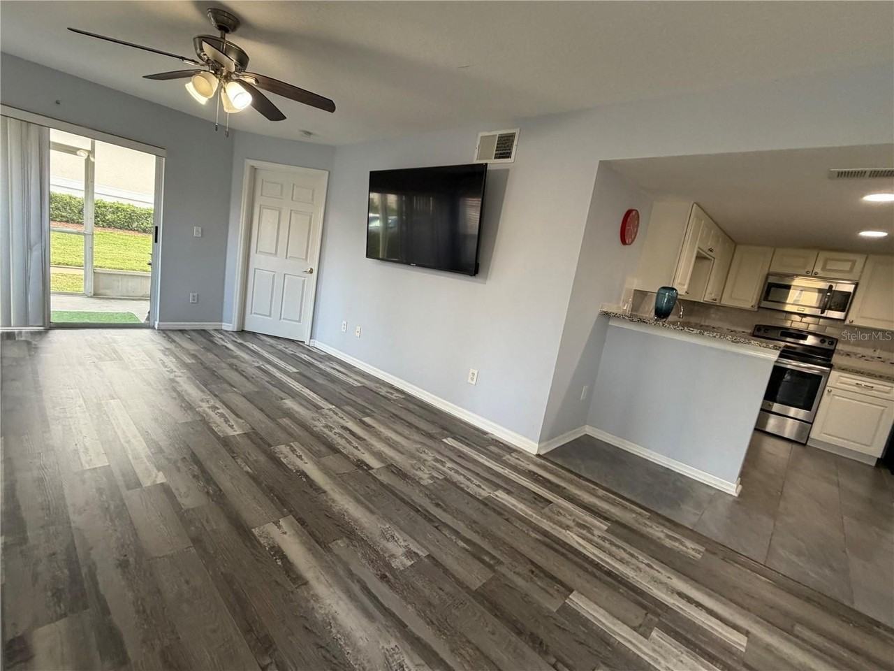 8804 Grand Palms Cir #A - Photo 5 of 14