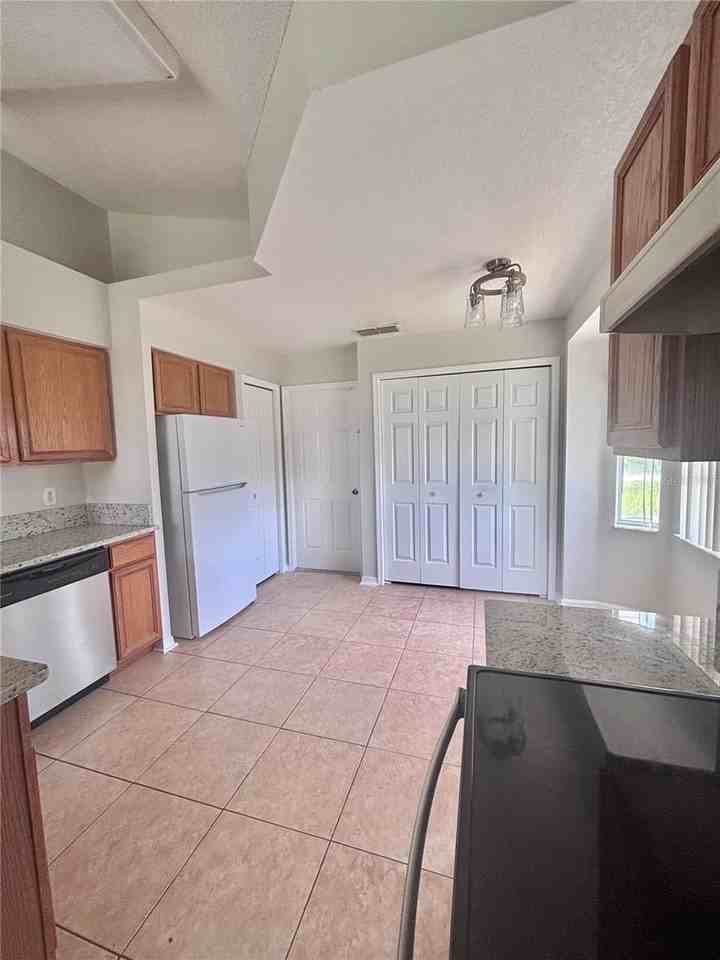 131 Cedarpark Ln - Photo 3 of 21