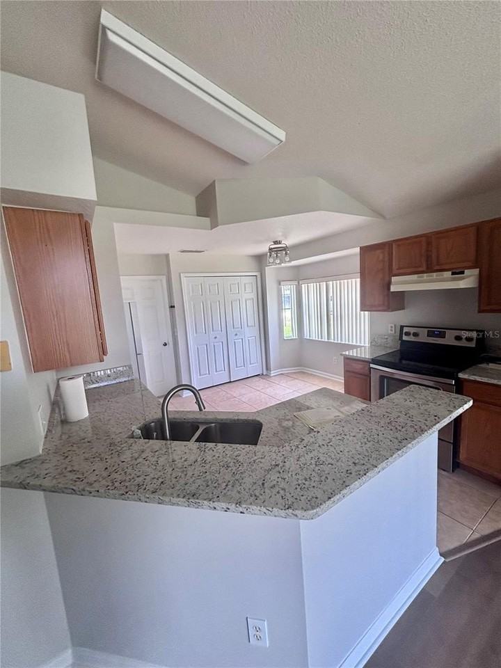 131 Cedarpark Ln - Photo 4 of 21