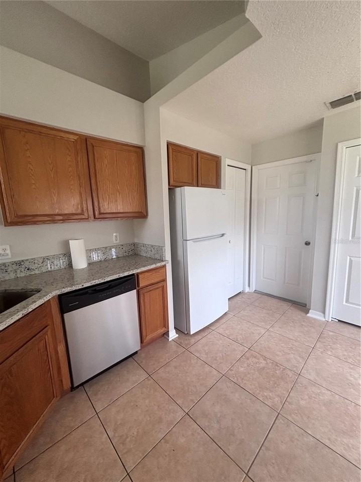 131 Cedarpark Ln - Photo 5 of 21