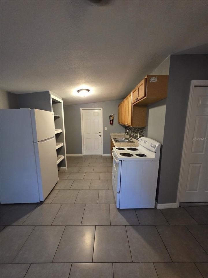 1328 37th St Nw - Photo 5 of 8