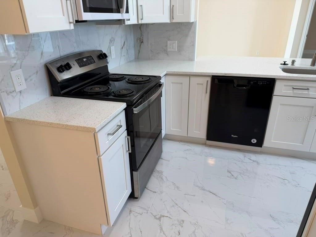 351 Corsica Ct - Photo 6 of 32