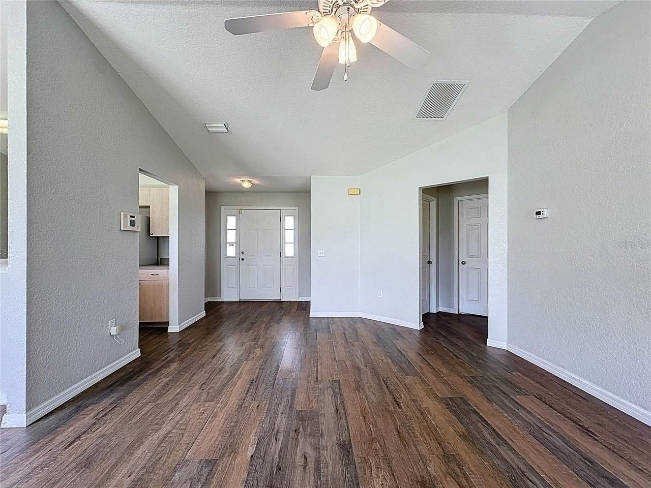 424 Danube Way - Photo 4 of 39
