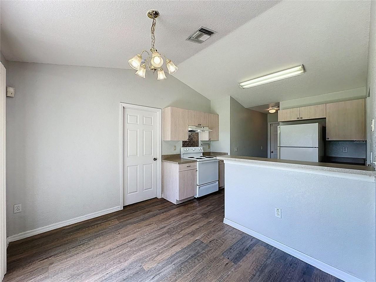 424 Danube Way - Photo 7 of 39