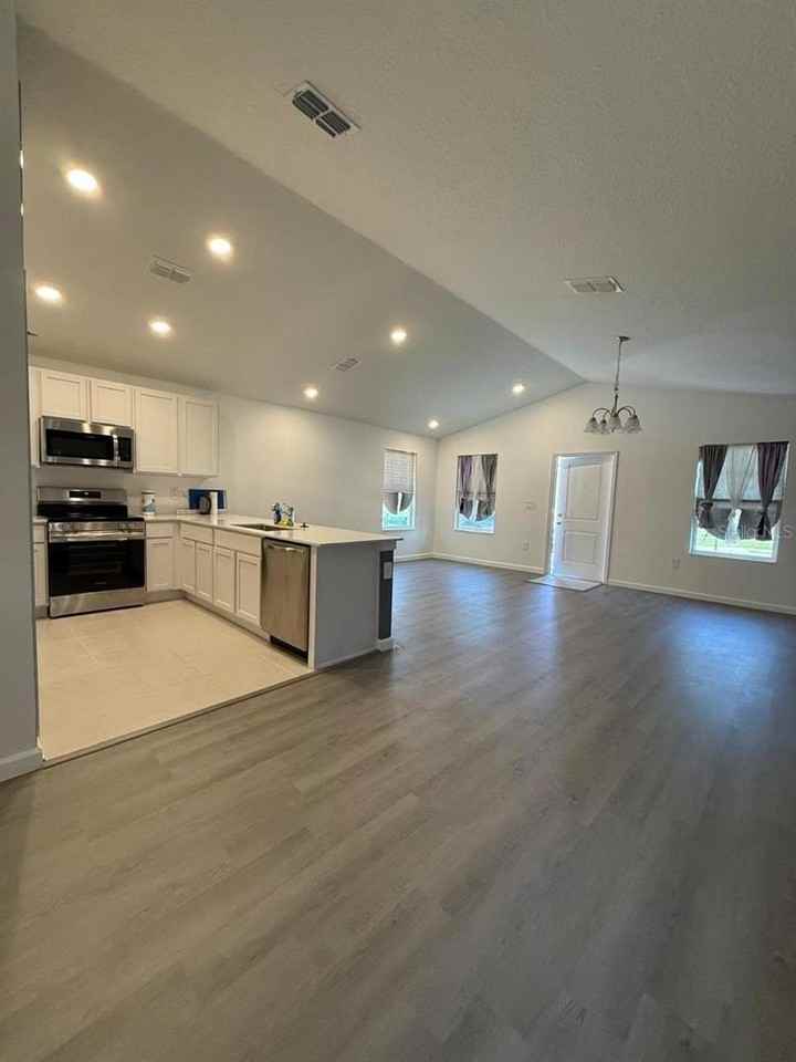 1970 SARAH Street - Photo 2 of 17