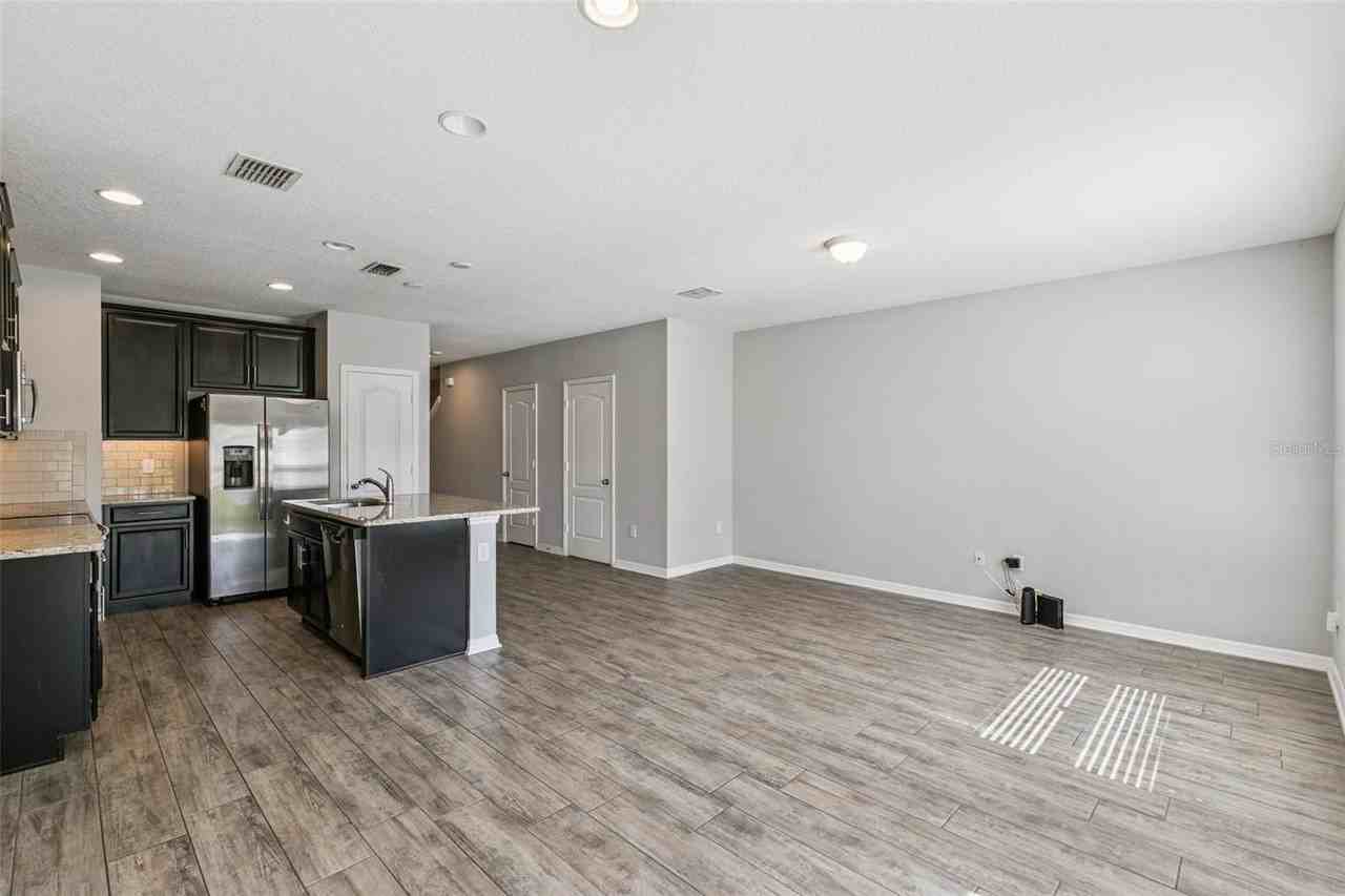 1283 Flowing Tide Dr - Photo 4 of 25