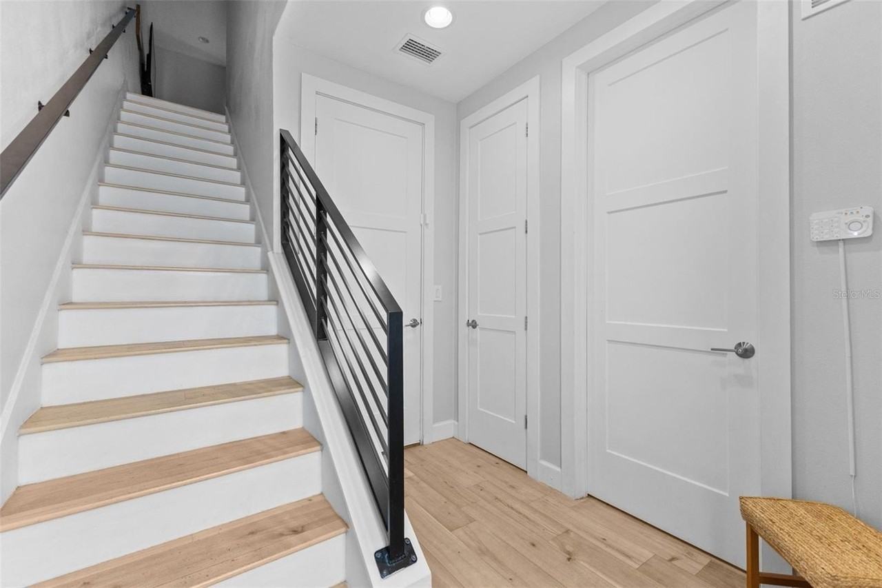 401 N Oregon Ave #9 - Photo 3 of 33