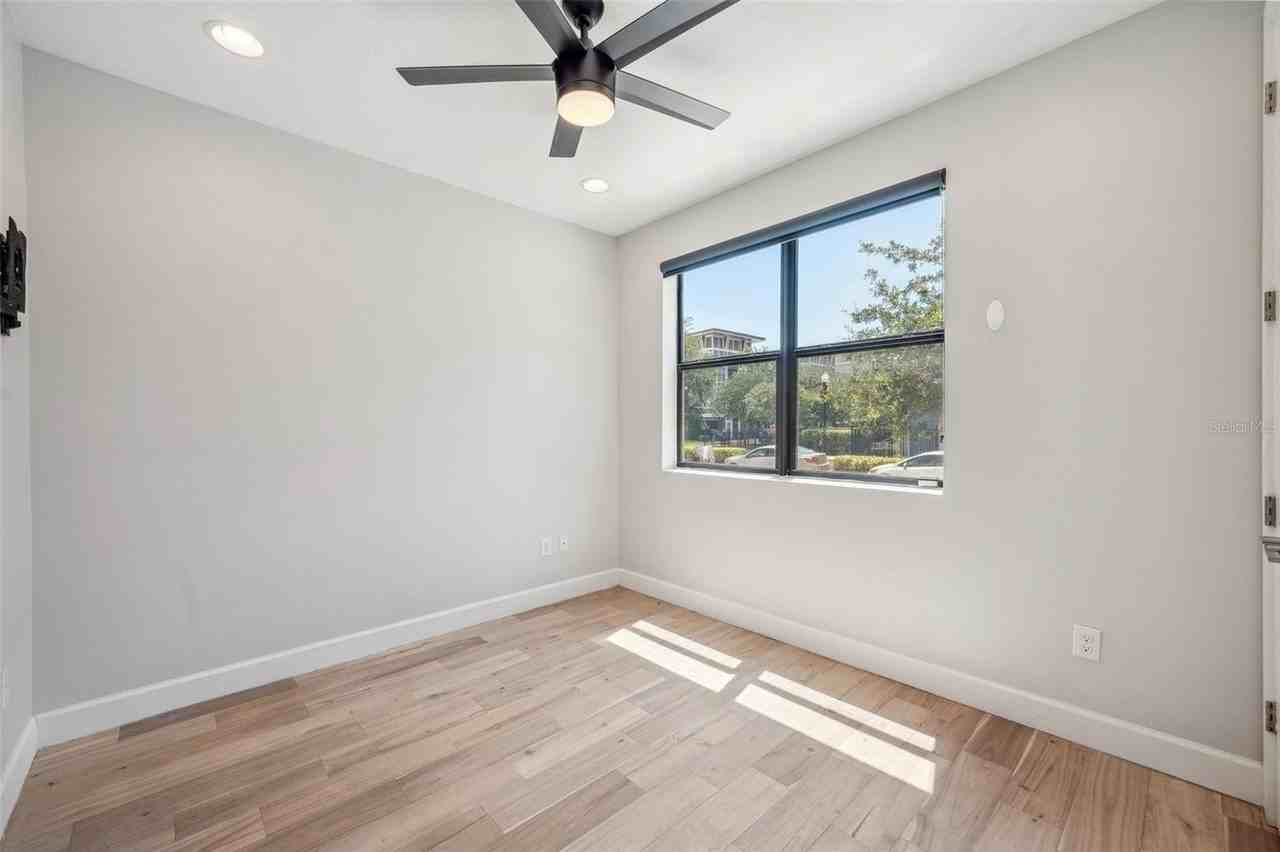 401 N Oregon Ave #9 - Photo 4 of 33