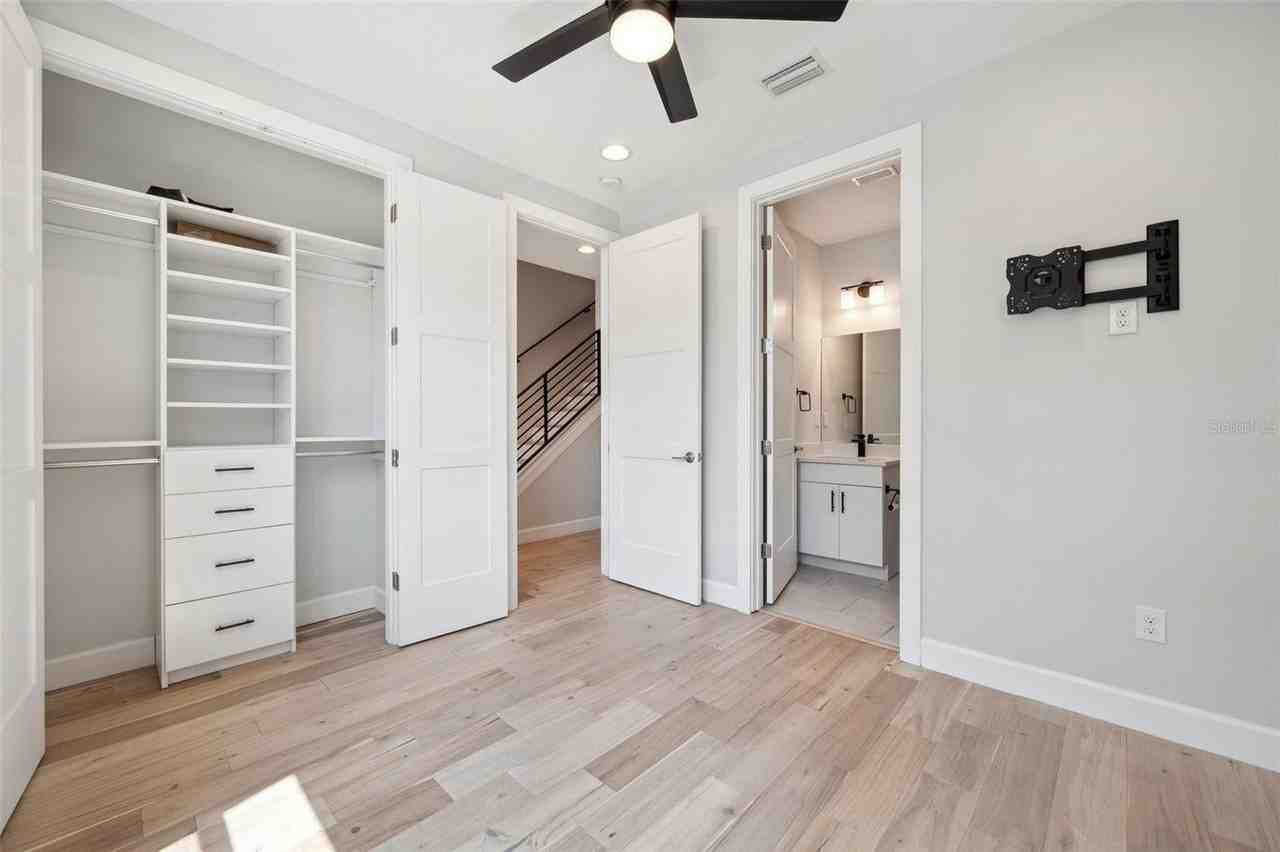 401 N Oregon Ave #9 - Photo 6 of 33