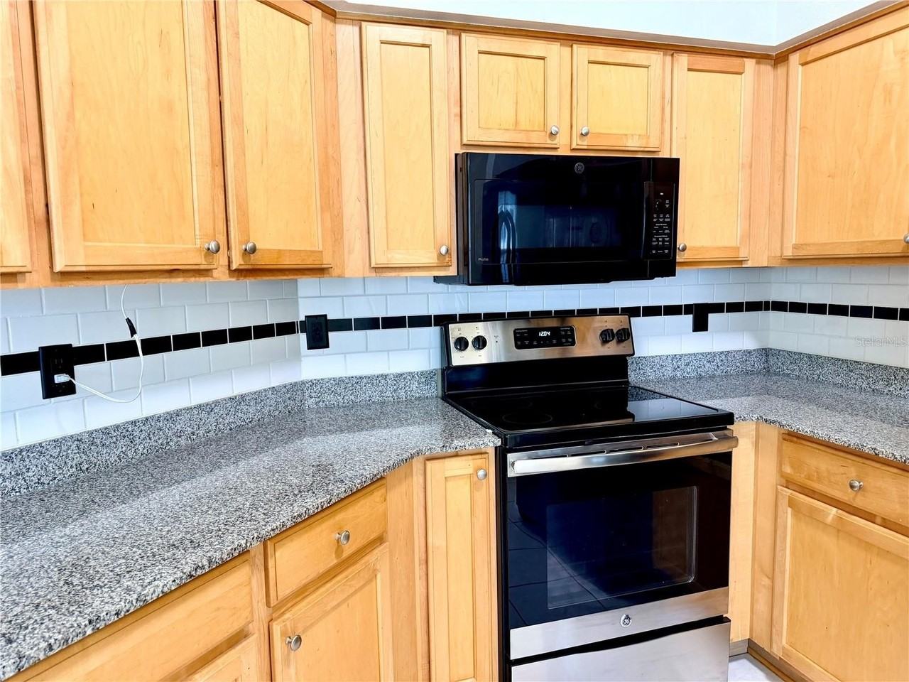 7838 Carriage Pointe Dr - Photo 3 of 34
