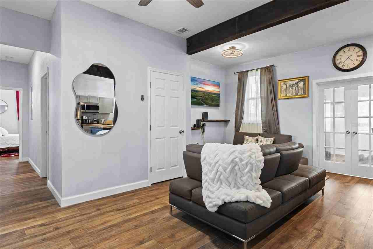 234 W Magnolia St - Photo 3 of 17