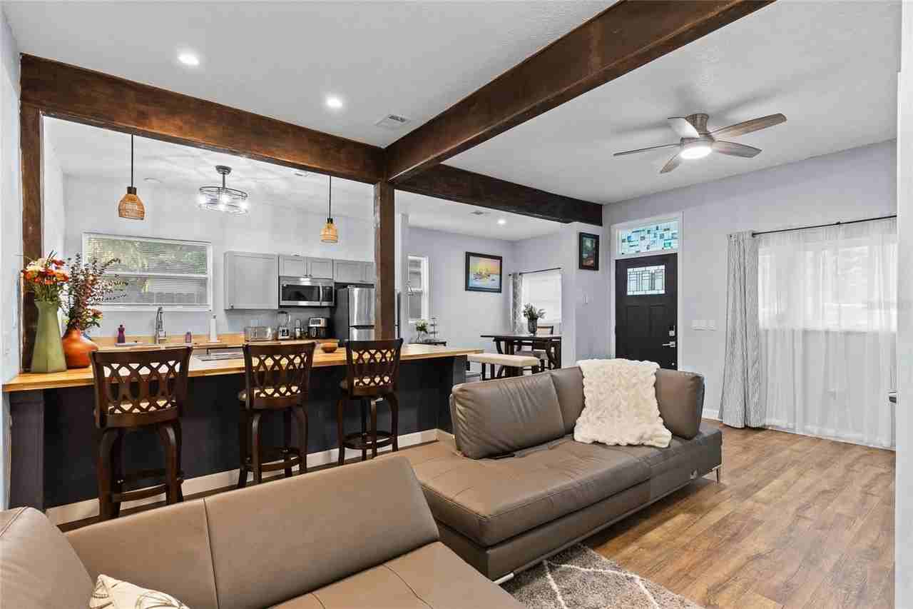 234 W Magnolia St - Photo 5 of 17